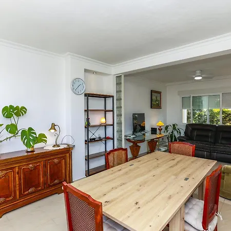 169 Medina Molins B-6 Apartment